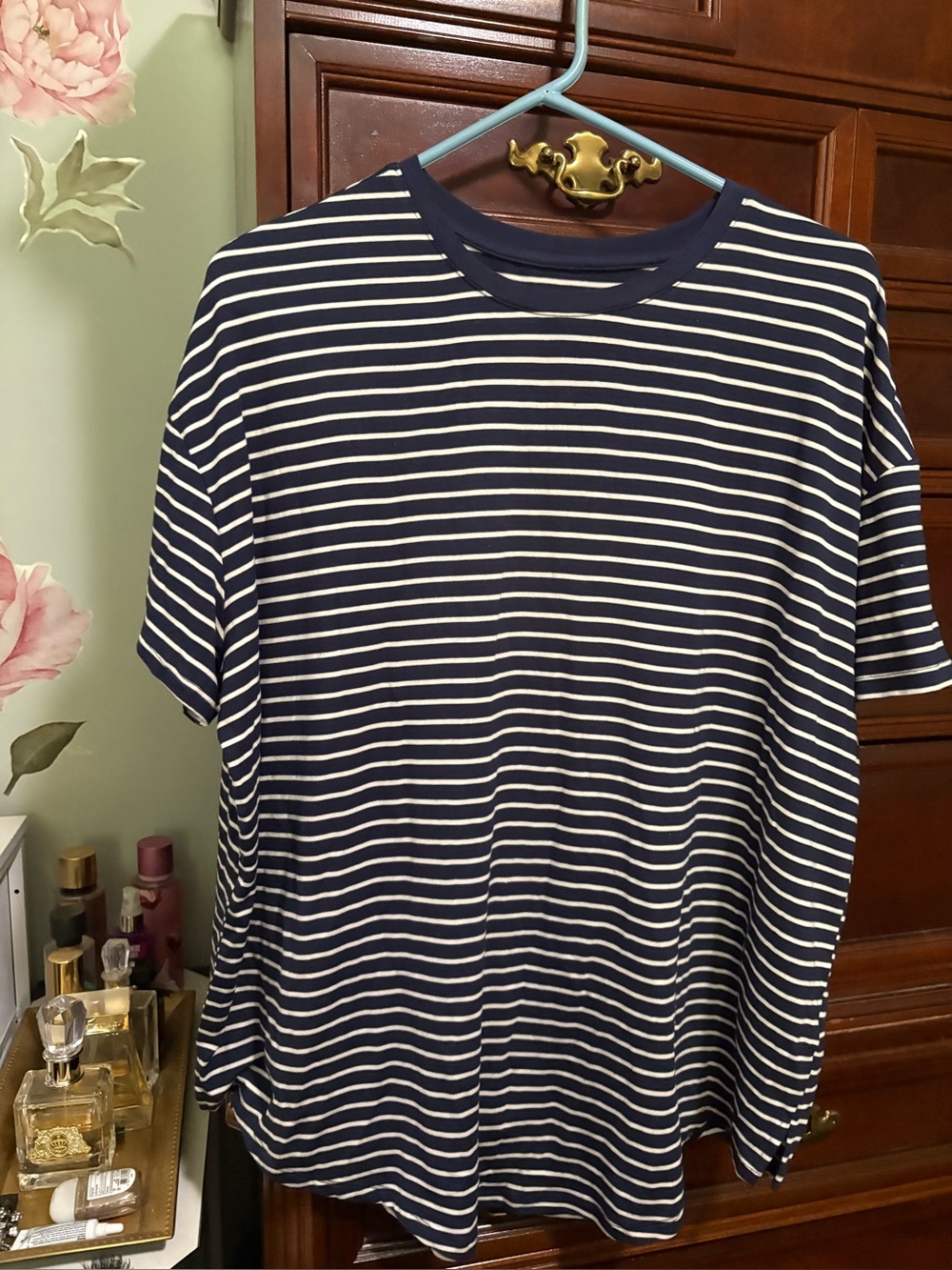 Women’s lot clothing. Shirts size 16 to 18. Capri jeans size extra large